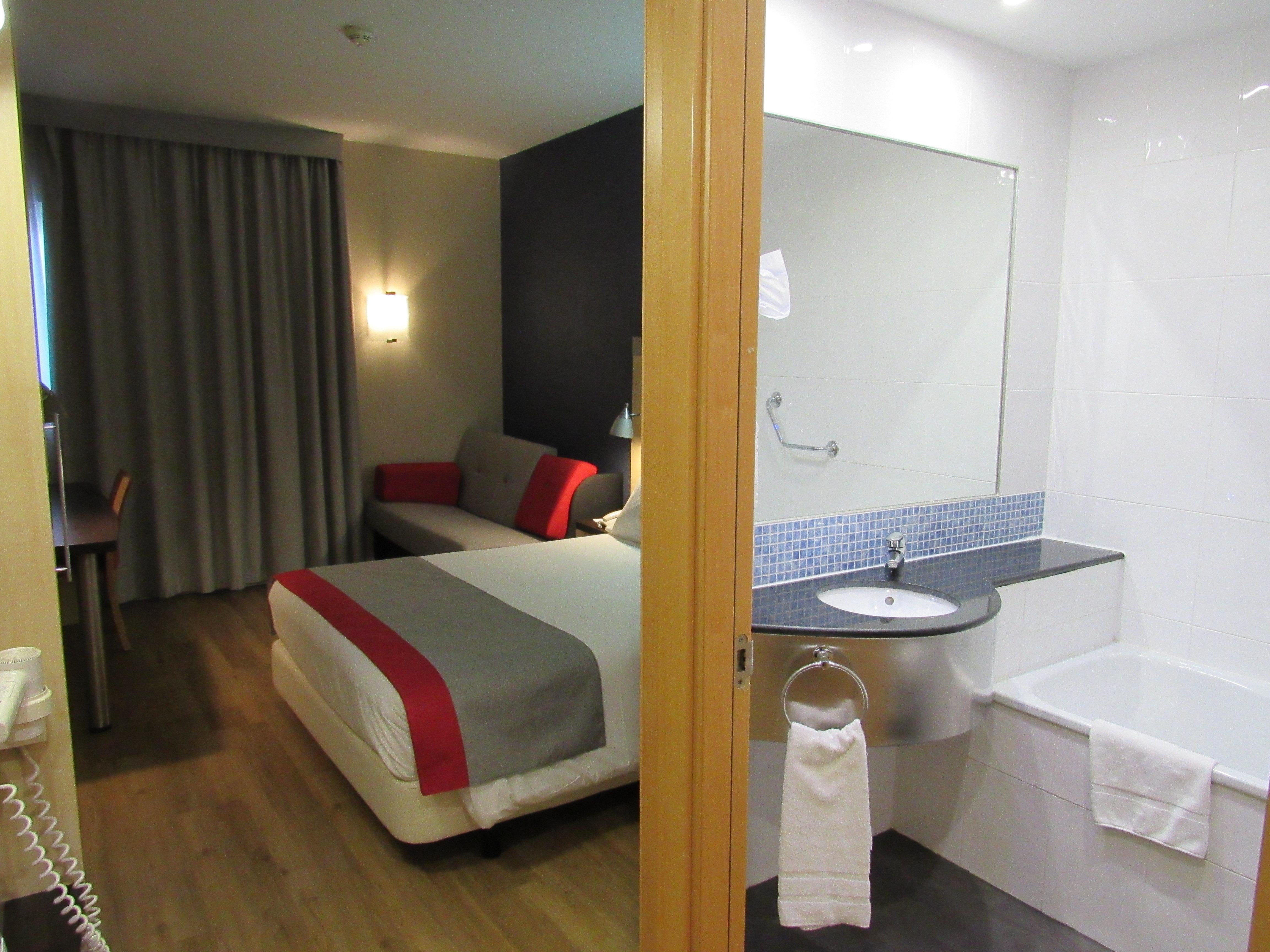 Holiday Inn Express Malaga Airport By Ihg Bagian luar foto
