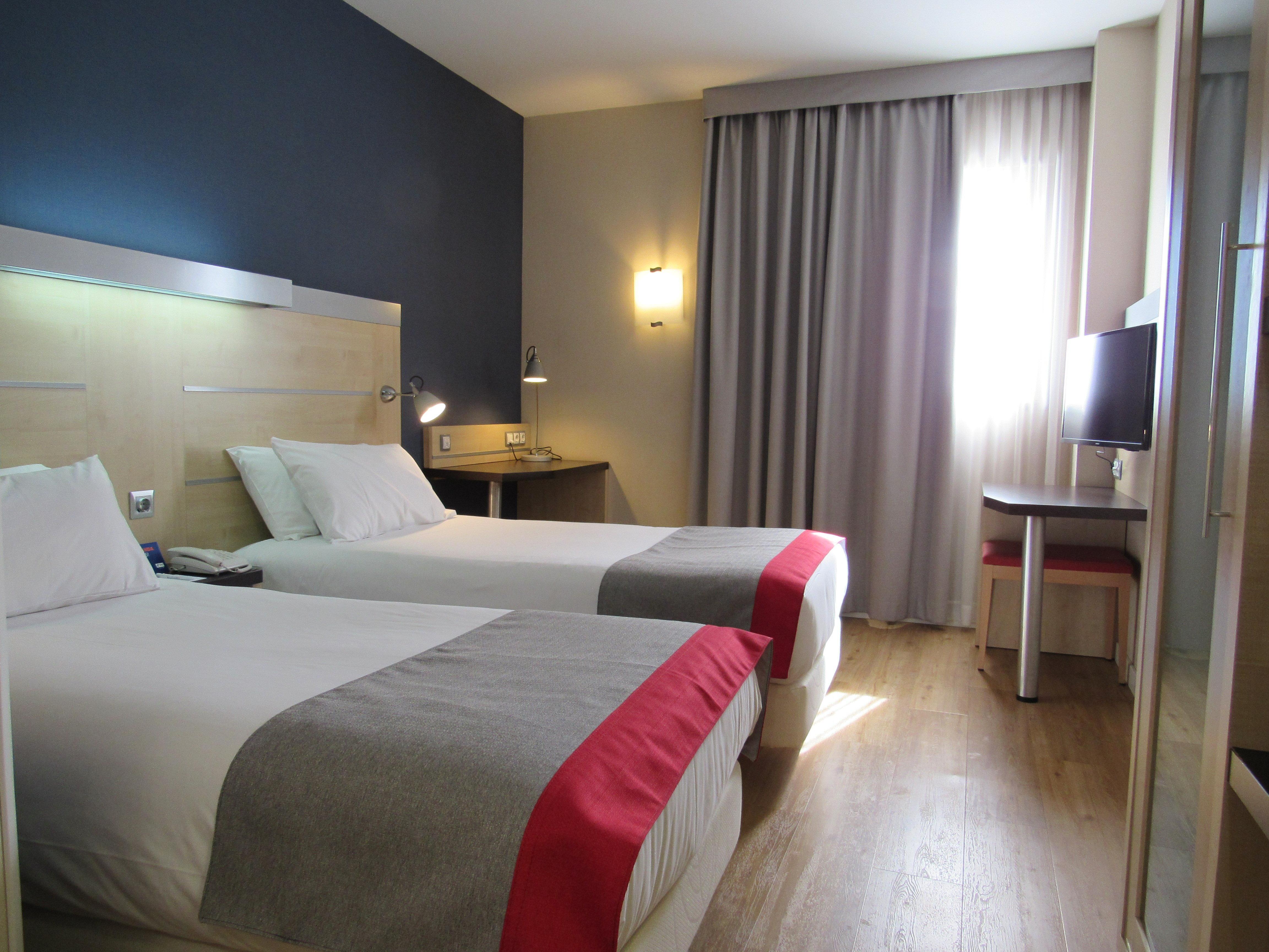 Holiday Inn Express Malaga Airport By Ihg Bagian luar foto