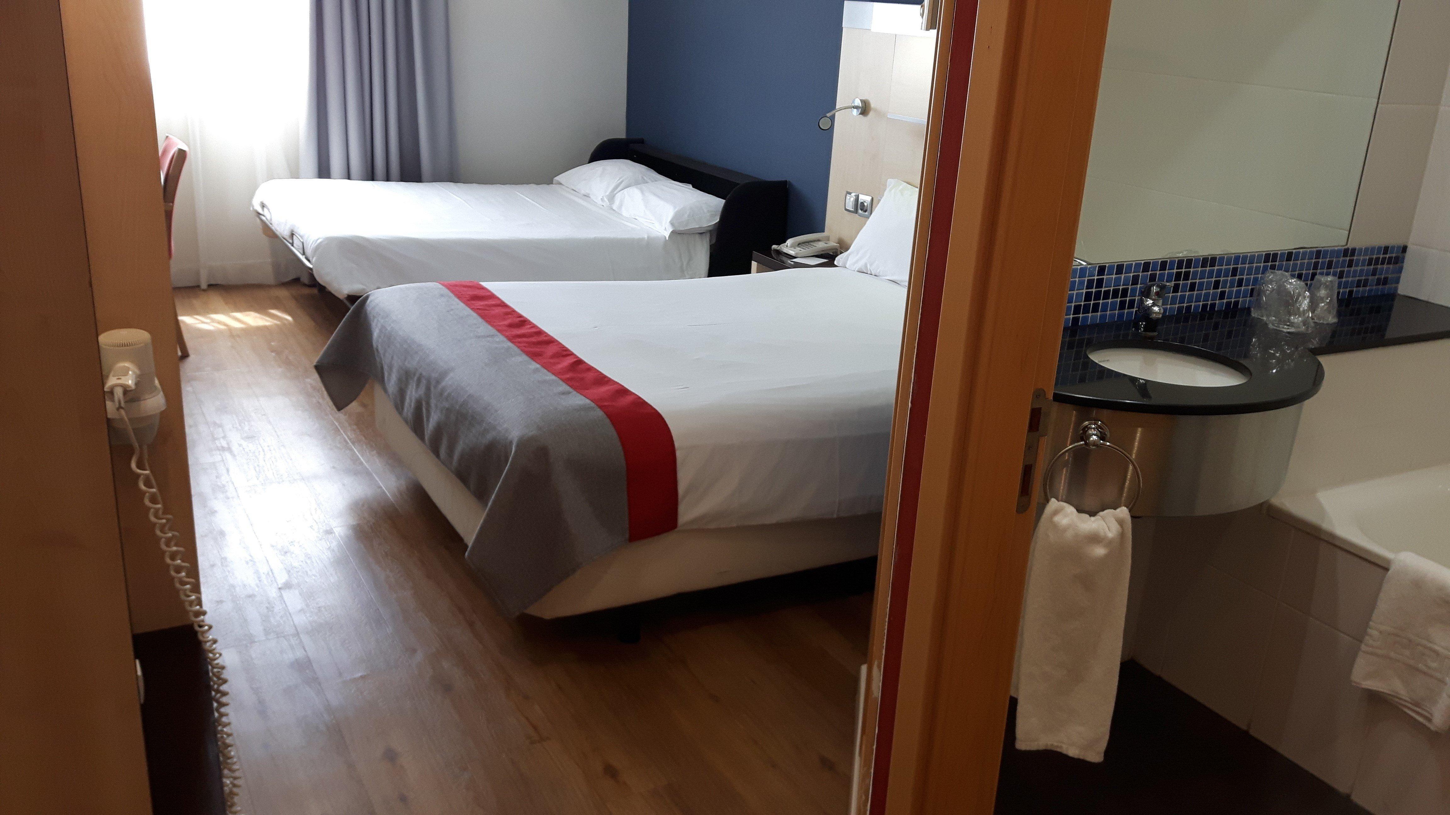 Holiday Inn Express Malaga Airport By Ihg Bagian luar foto