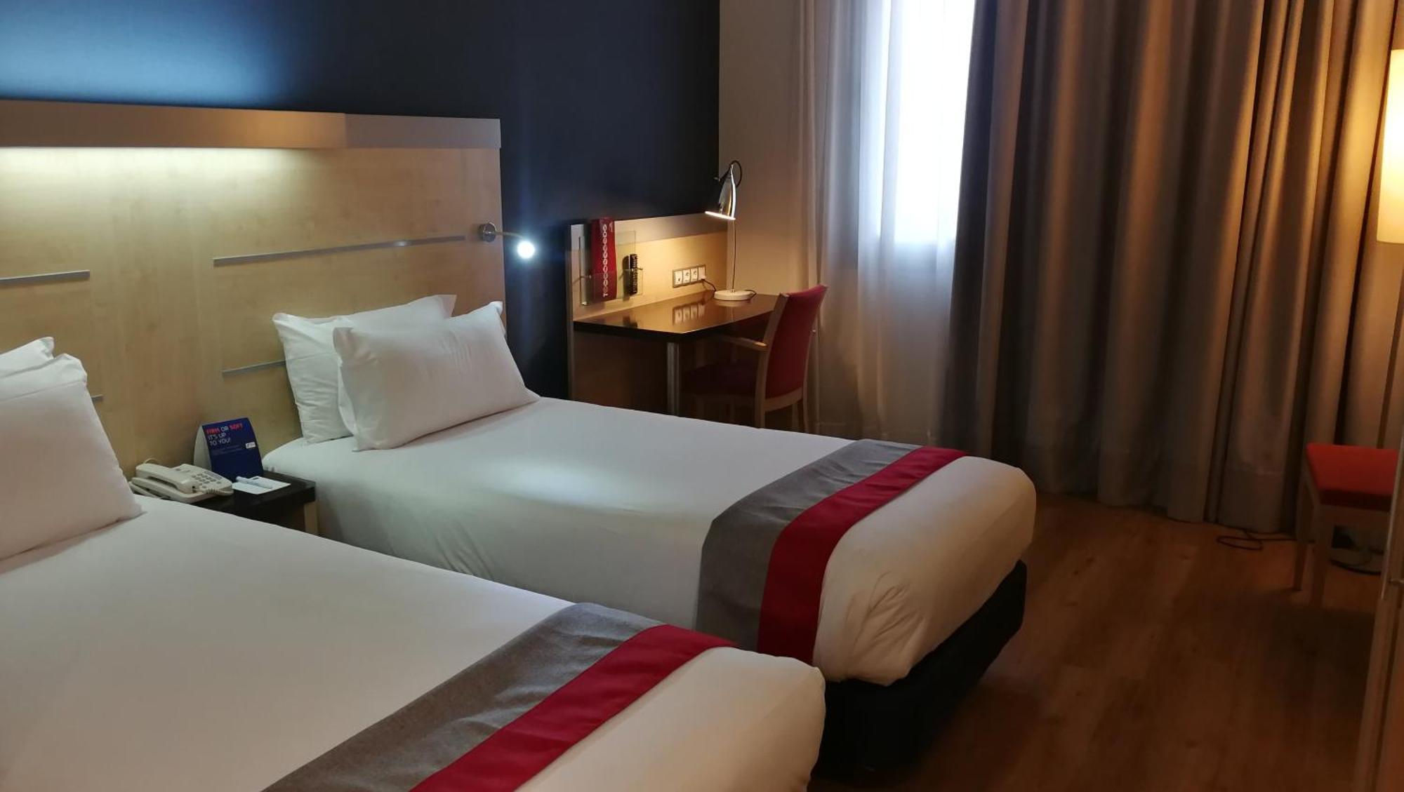 Holiday Inn Express Malaga Airport By Ihg Bagian luar foto