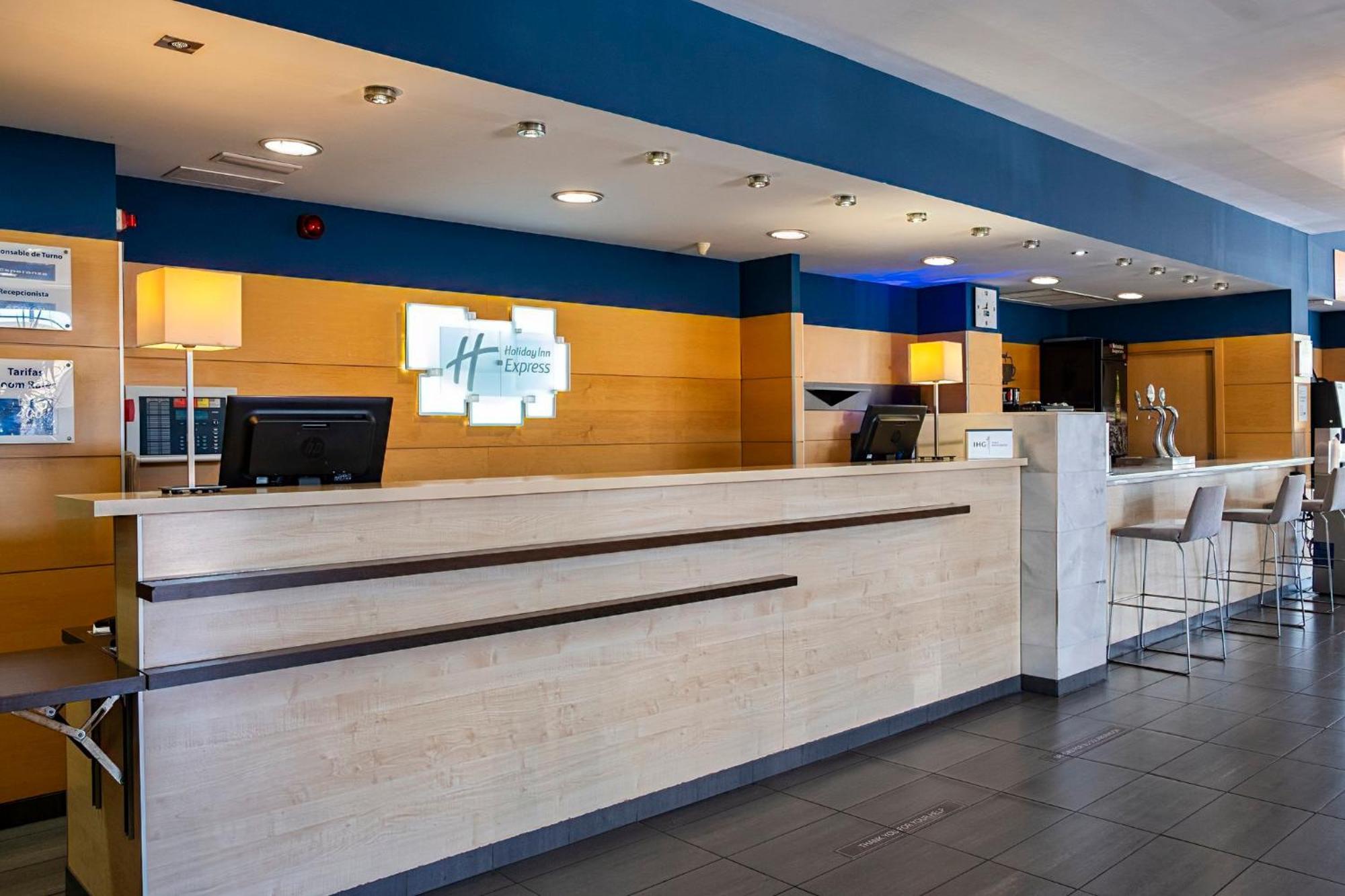 Holiday Inn Express Malaga Airport By Ihg Bagian luar foto