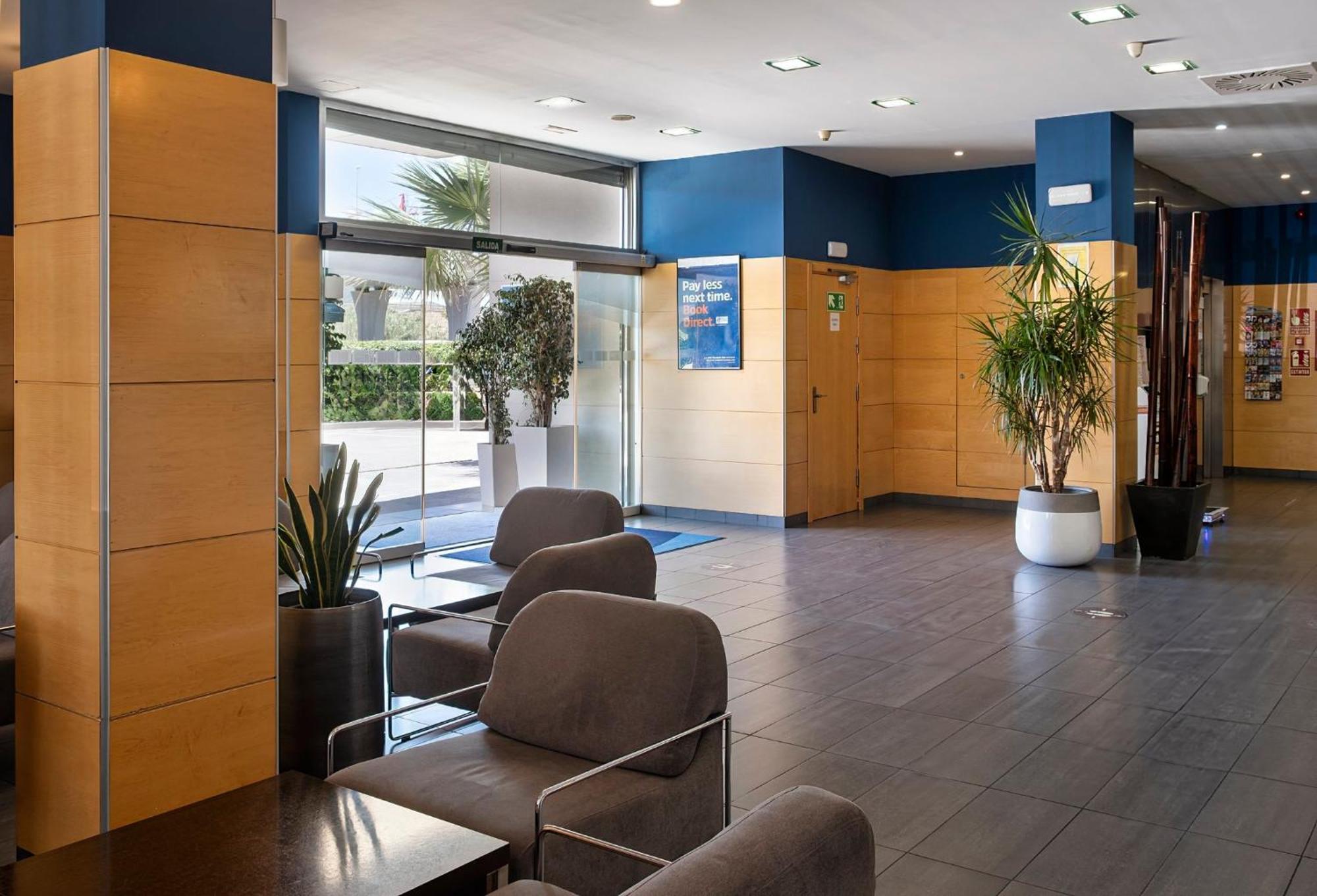 Holiday Inn Express Malaga Airport By Ihg Bagian luar foto