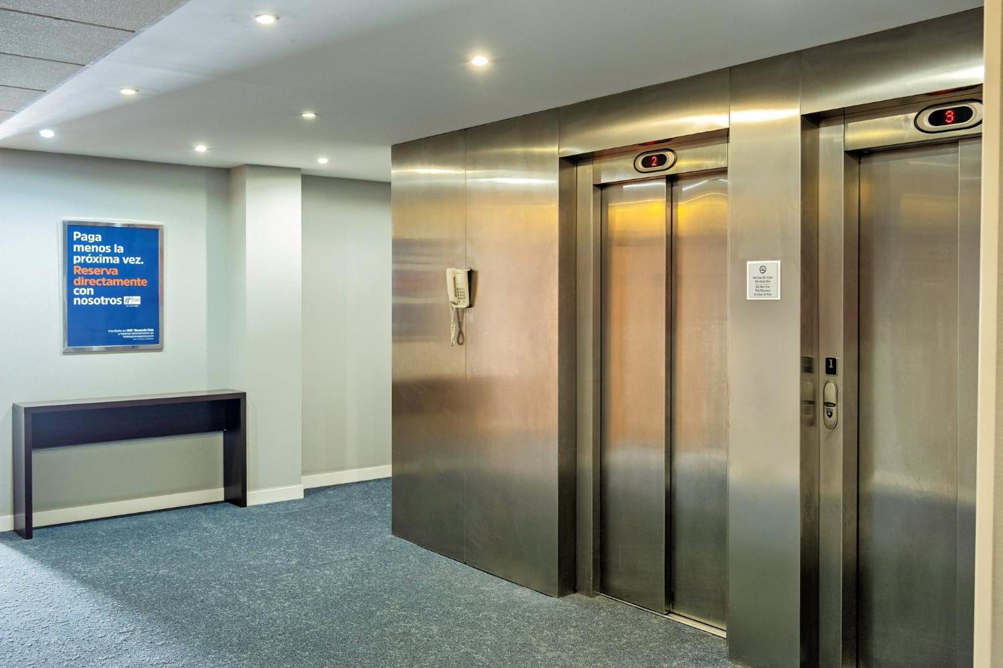 Holiday Inn Express Malaga Airport By Ihg Bagian luar foto