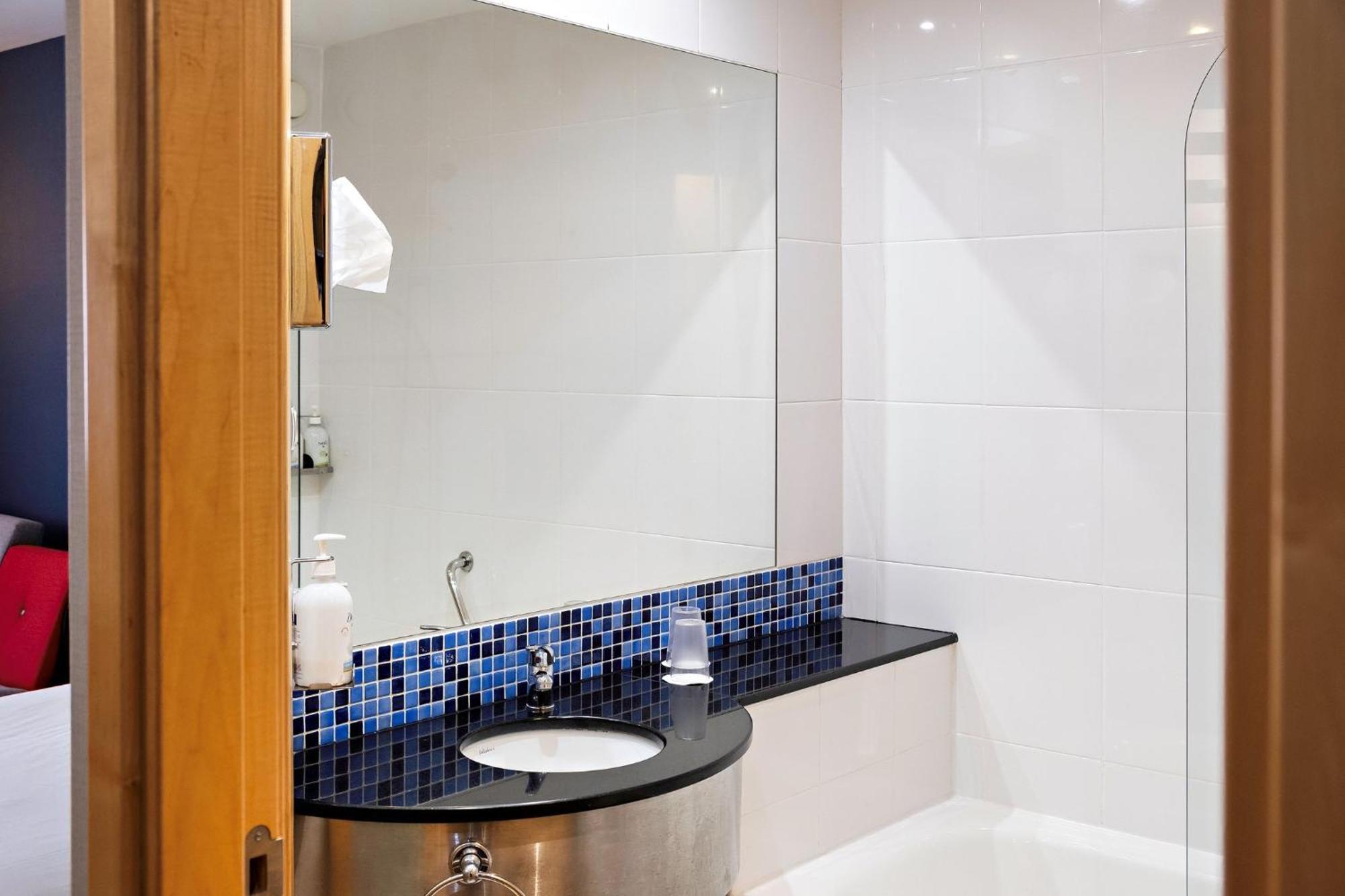 Holiday Inn Express Malaga Airport By Ihg Bagian luar foto