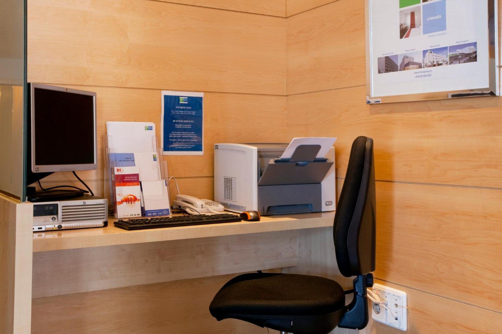 Holiday Inn Express Malaga Airport By Ihg Bagian luar foto