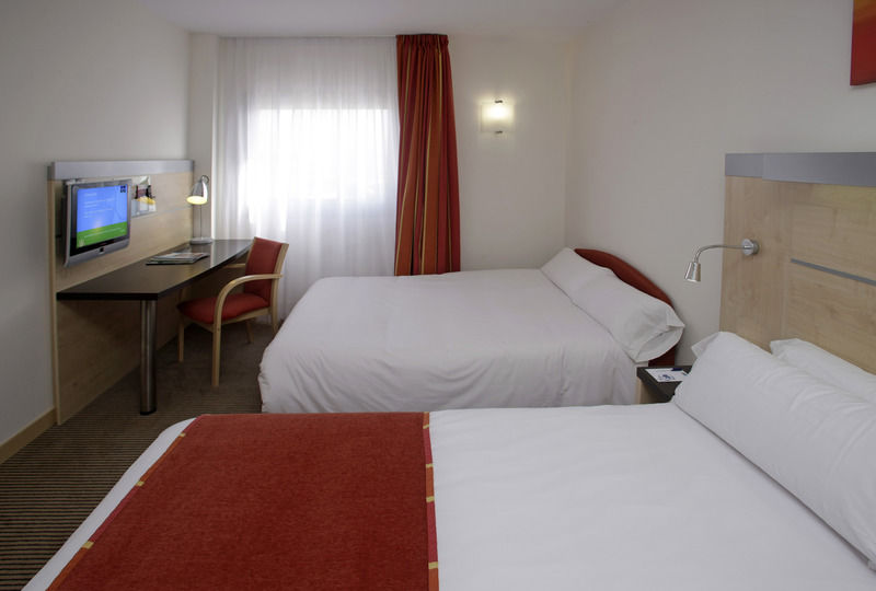 Holiday Inn Express Malaga Airport By Ihg Bagian luar foto