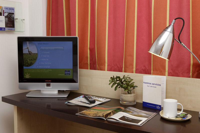 Holiday Inn Express Malaga Airport By Ihg Bagian luar foto