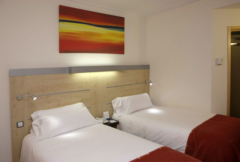 Holiday Inn Express Malaga Airport By Ihg Bagian luar foto